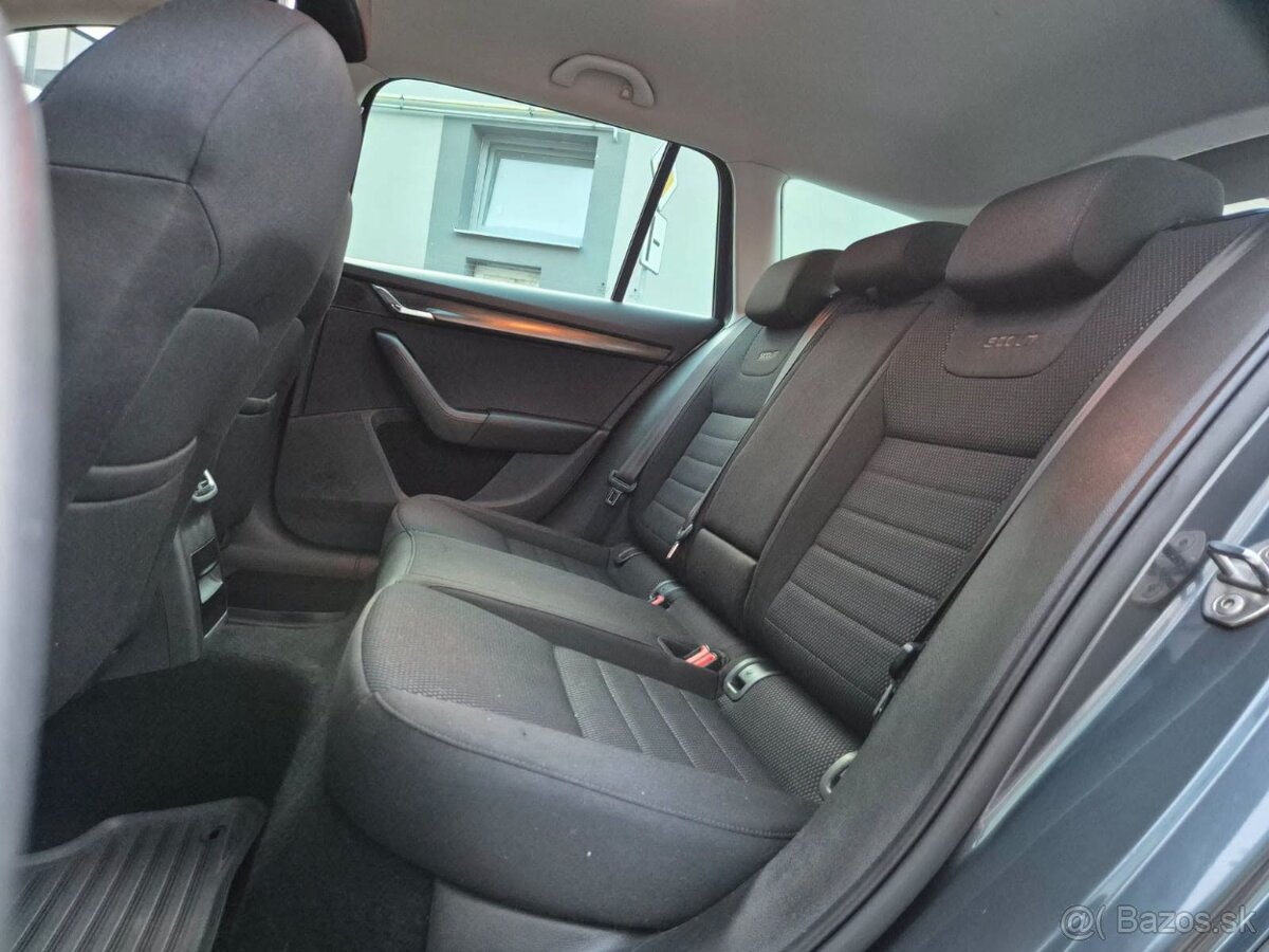 ŠKODA OCTAVIA III COMBI SCOUT 4x4 DSG - 13