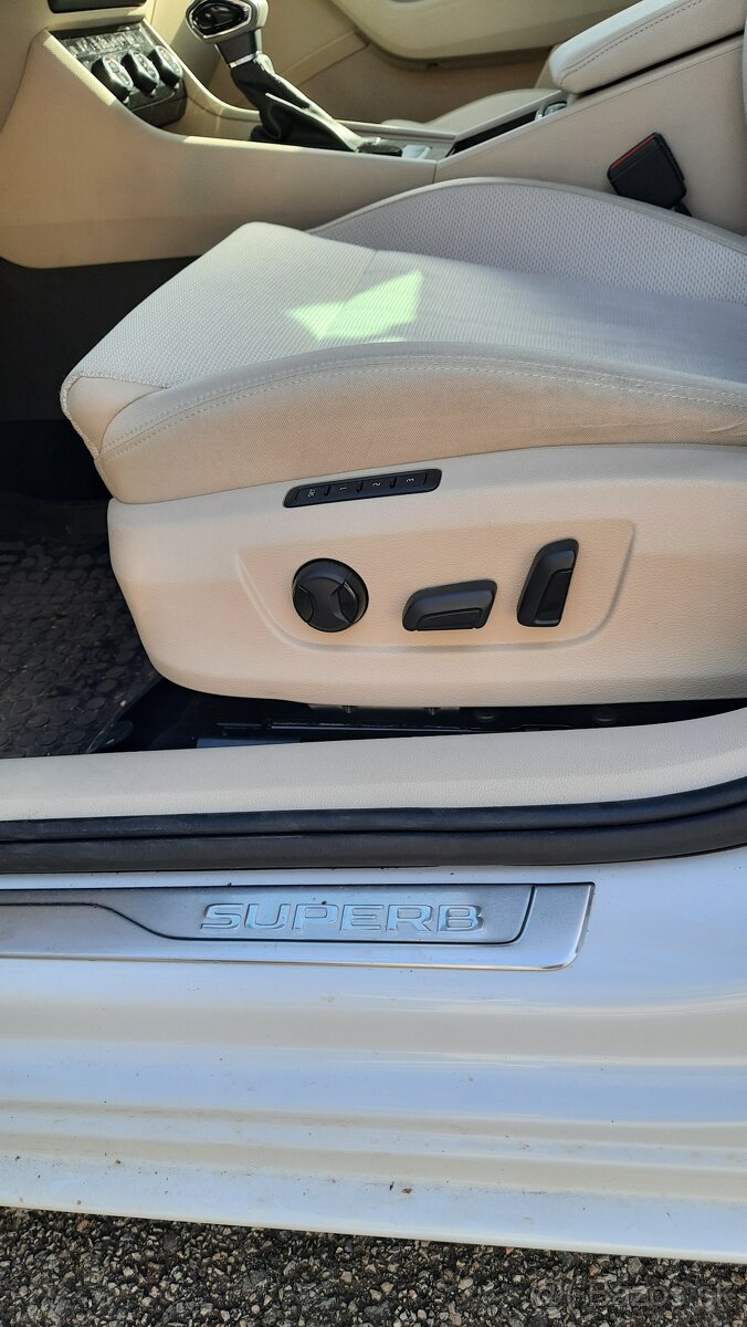 Predám Škoda Superb Combi 2.0 TDI SCR Live DSG - 13