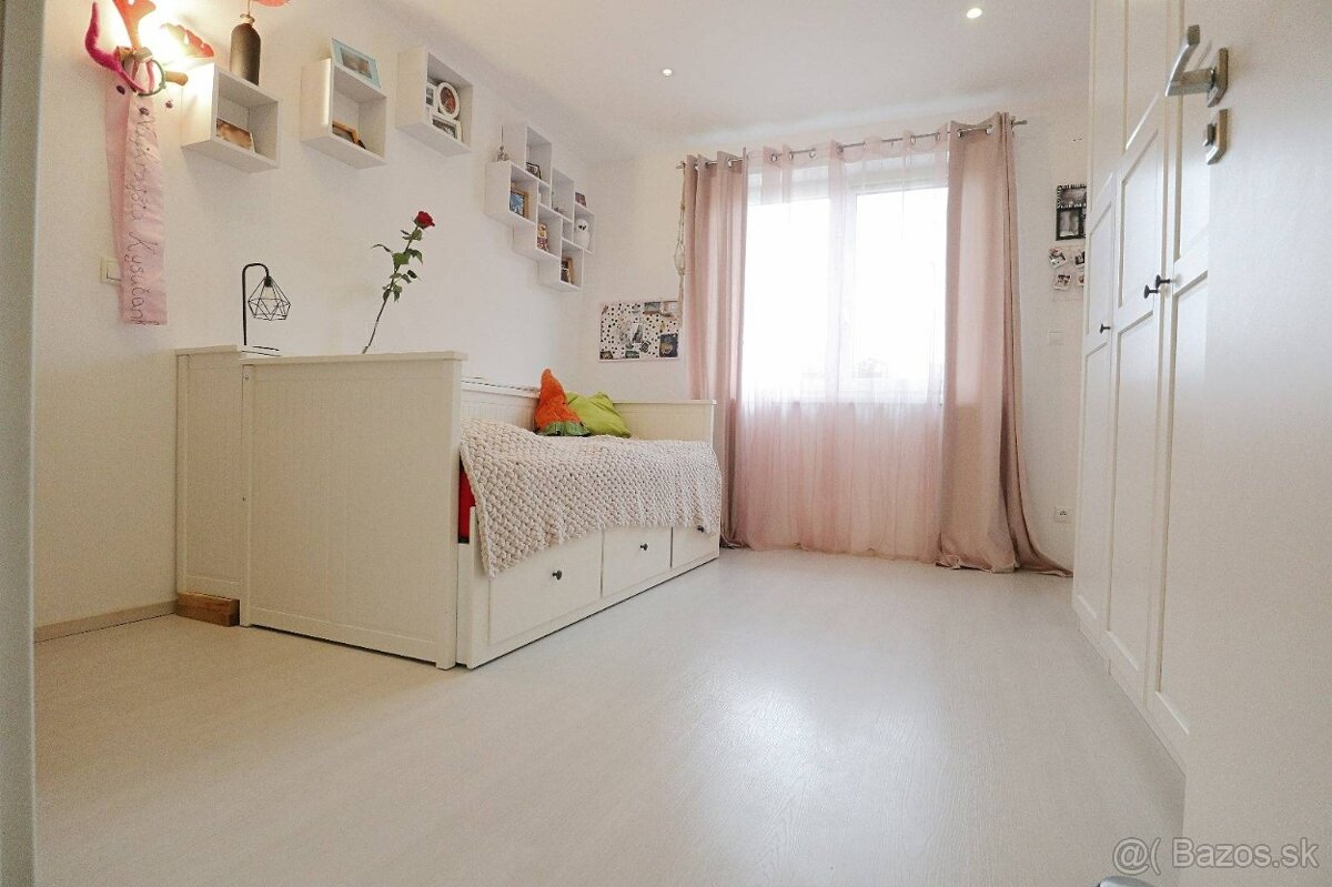 Krásny 5i RD s dvojgarážou, bazénom - TOP PROSTREDIE - 13