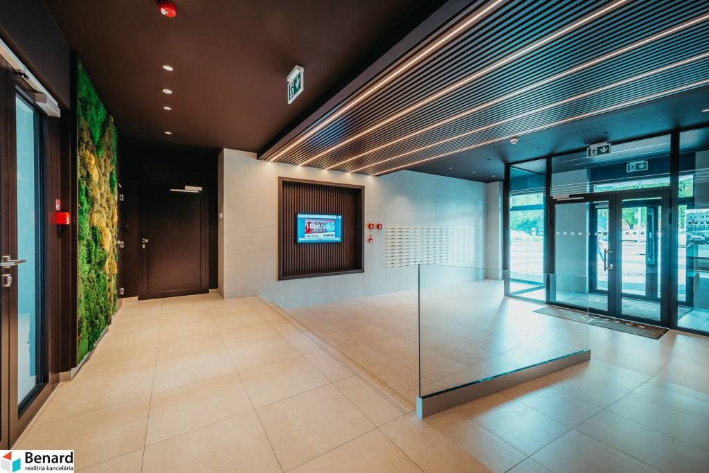 NA PREDAJ POSLEDNÉ TRI 3.IZBOVÉ BYTY TYP 5, KARPATSKÁ POPRAD - 13