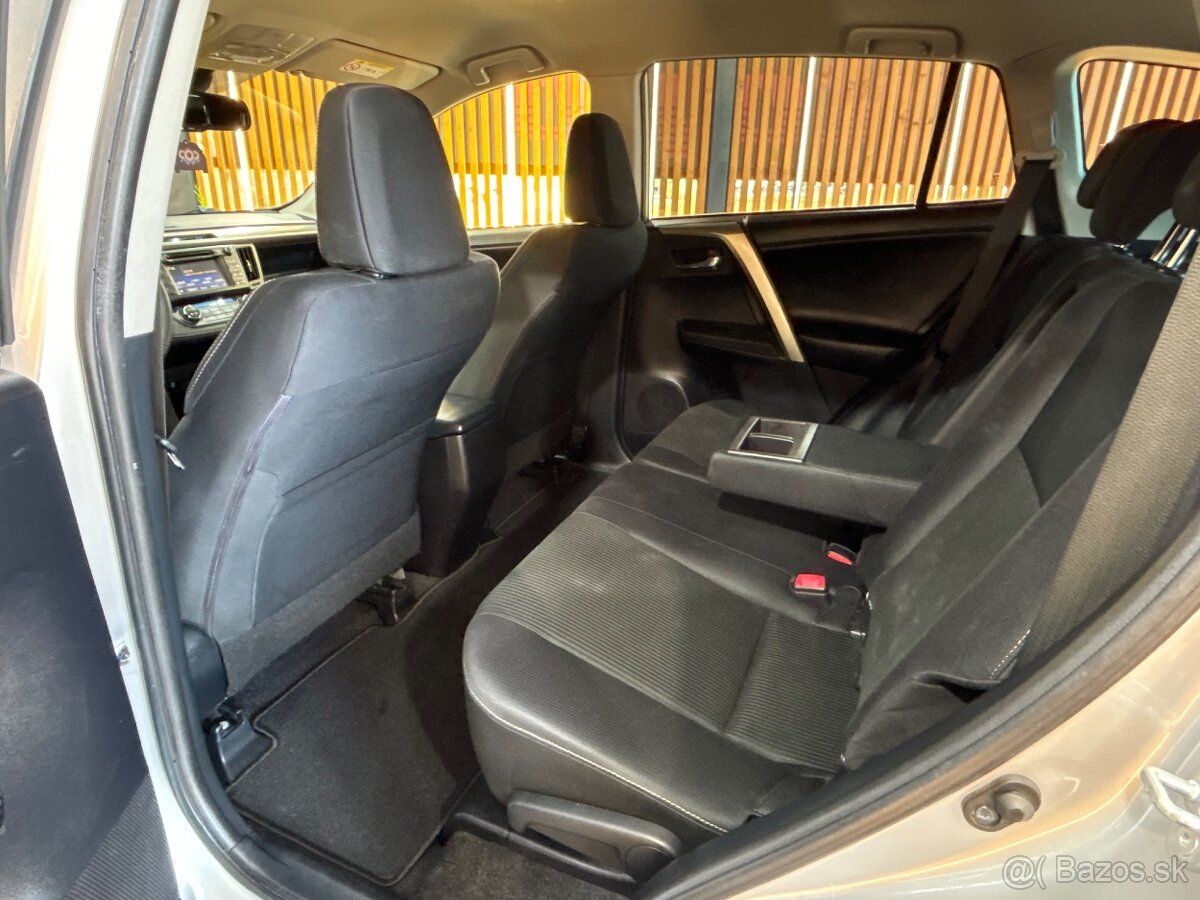 Toyota RAV4 2.0 l D-4D Active - 13