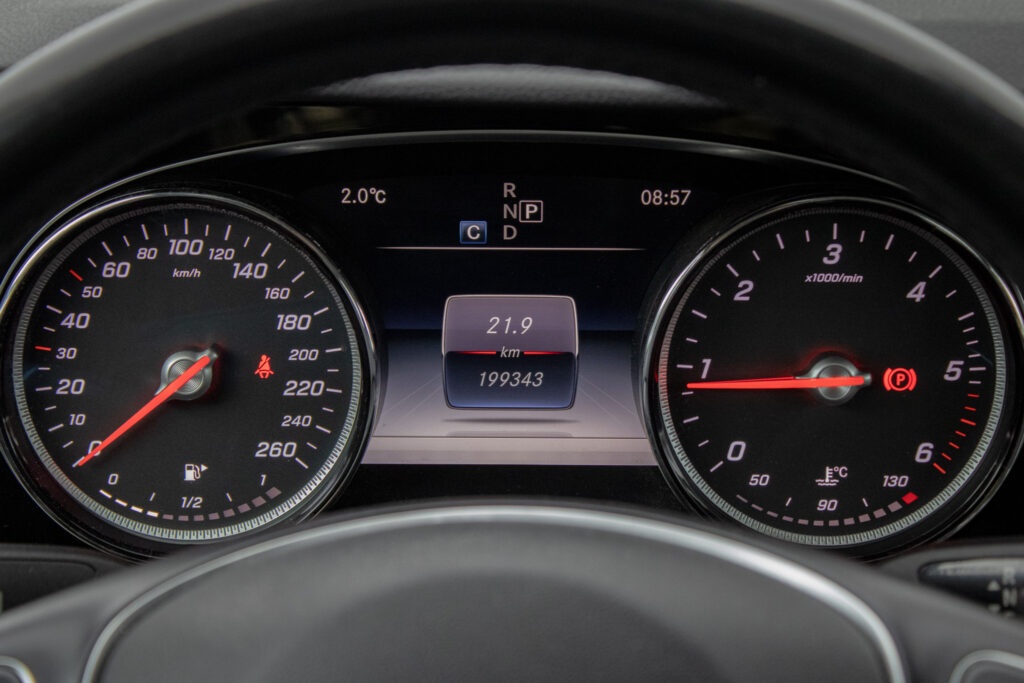 Mercedes Benz E220d - 13