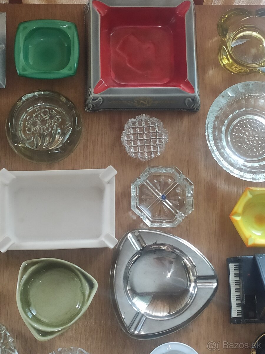 Kolekcia starých popolníkov - 13