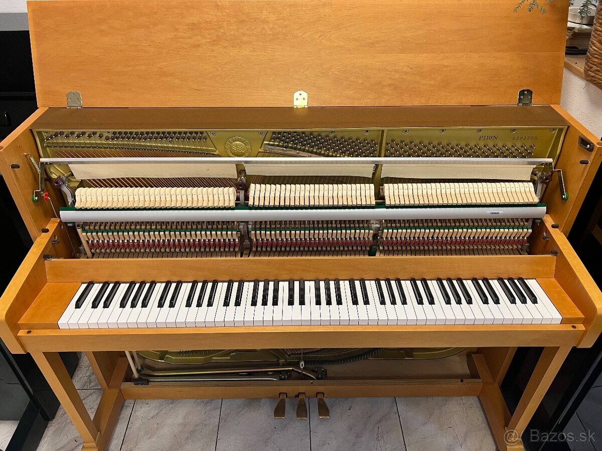 Anglická Yamaha P110N v záruce, včetně klavírní židle. - 13