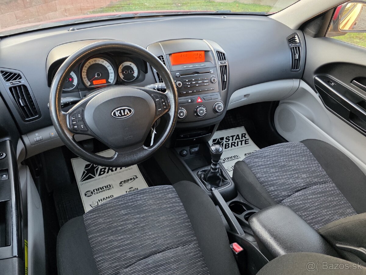 Kia Ceed SW 1.6 16V • Benzín • 85kw • Mod. 2010 - 13