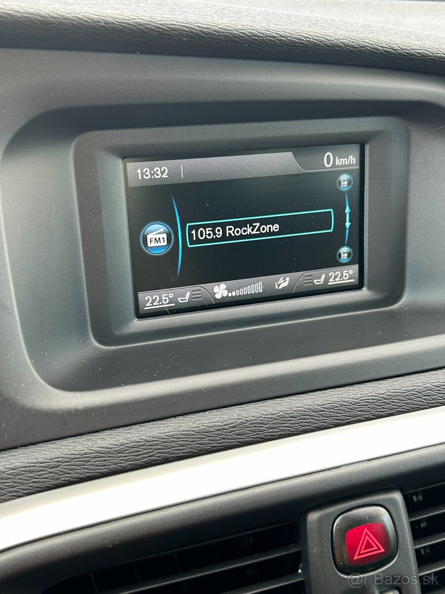 Predám Volvo V40 T2 Edition - 13