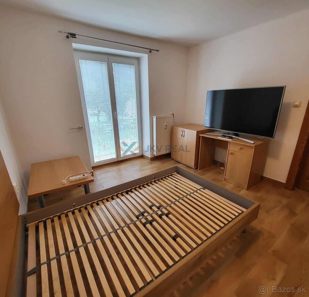 Slnečný 2-izbový byt s balkónom v tichej časti Prievidze - 13
