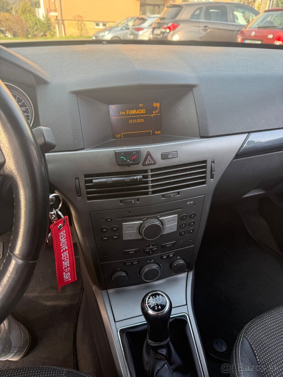 Opel Astra H 1.7CDTI - 13