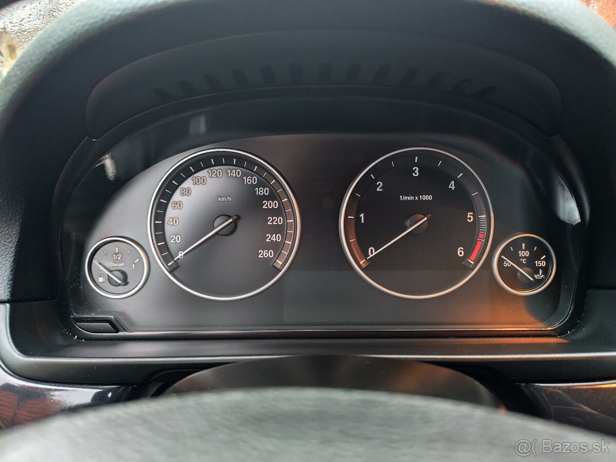 Predám BMW 520D COMBI F10/F11 - 13