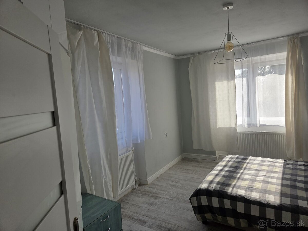 Zrekonštruovaný dom s krásnym interiérom- ihneď k bývaniu - 13