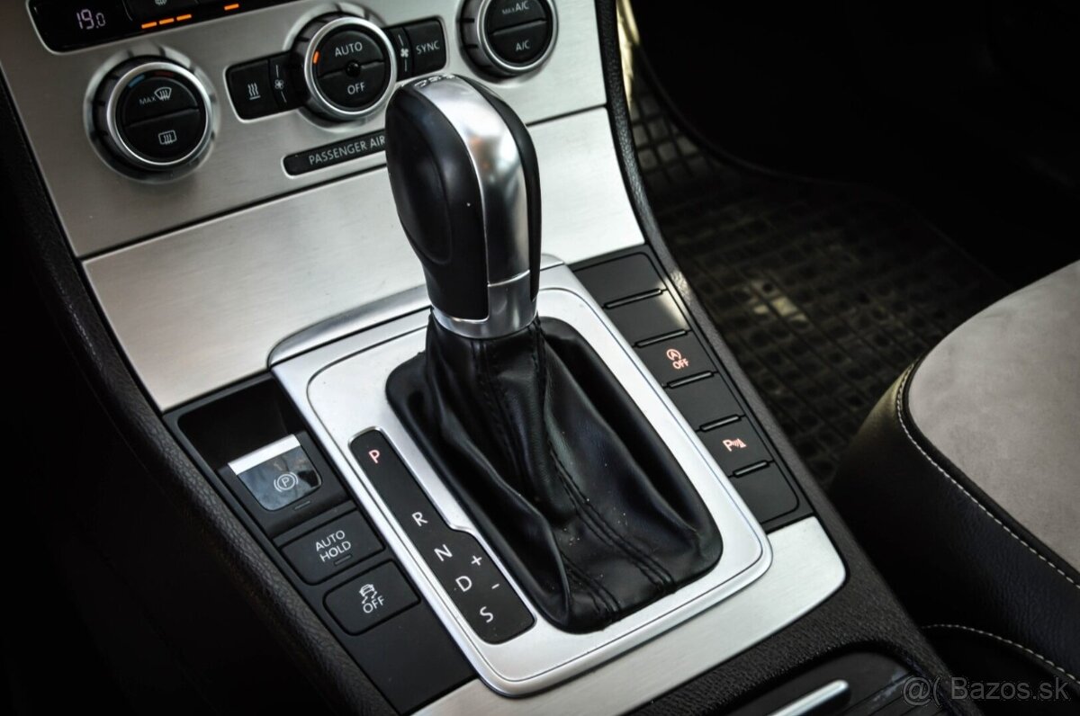 Volkswagen Passat Variant 2.0 TDI BMT Highline DSG - 13