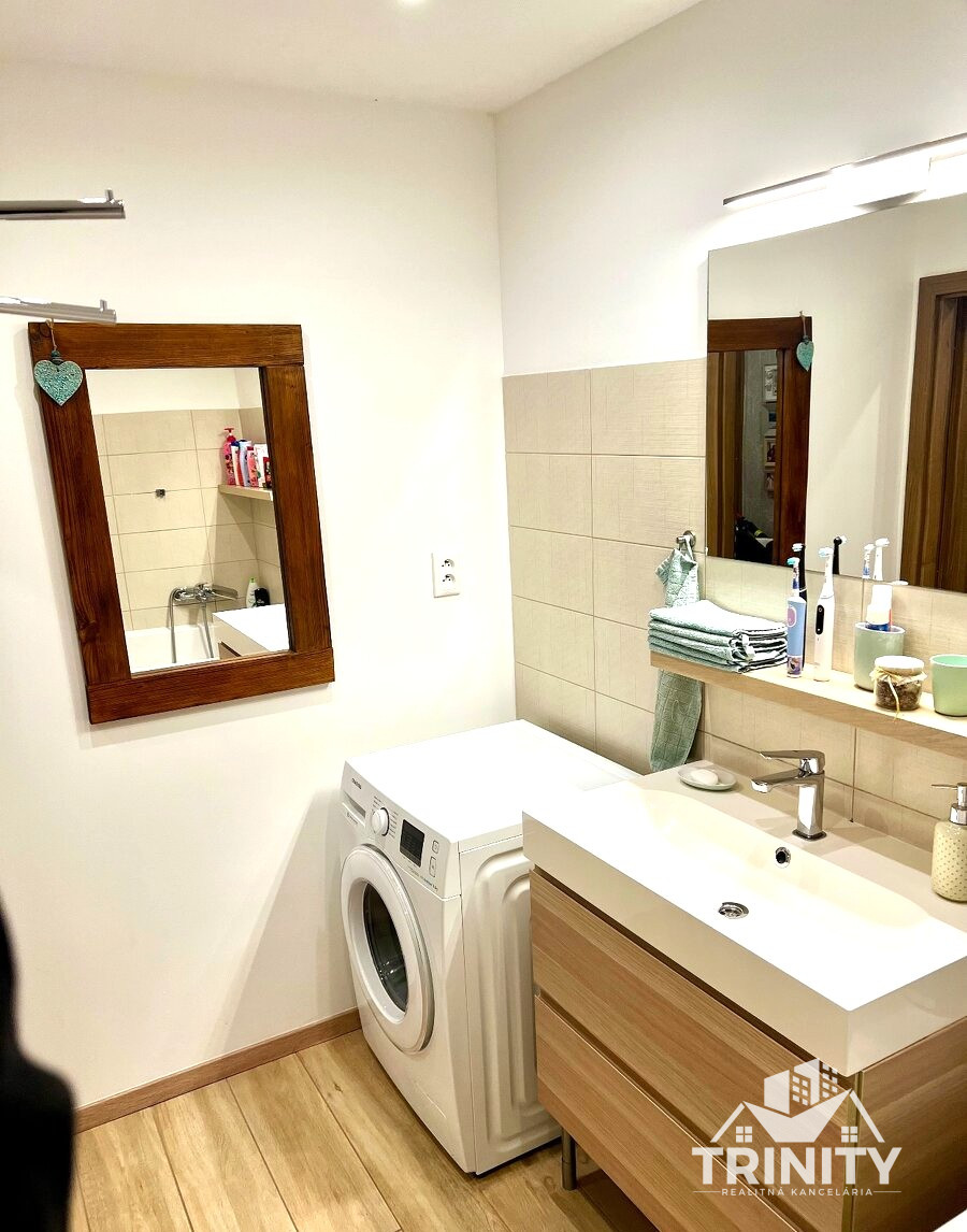 Na predaj priestranný 3-izbový byt s dvoma balkónmi v meste - 13