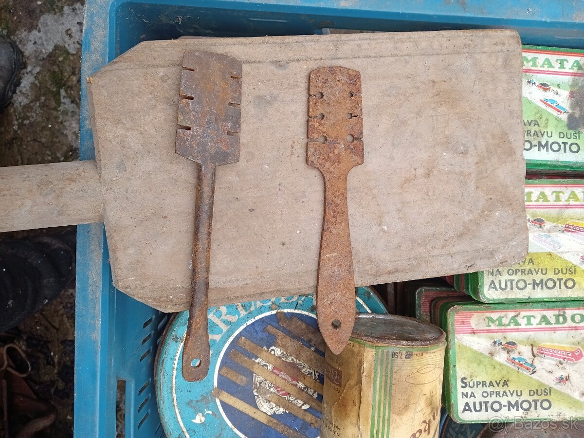 Cinovačky.stare nápisy.plechovky. - 13