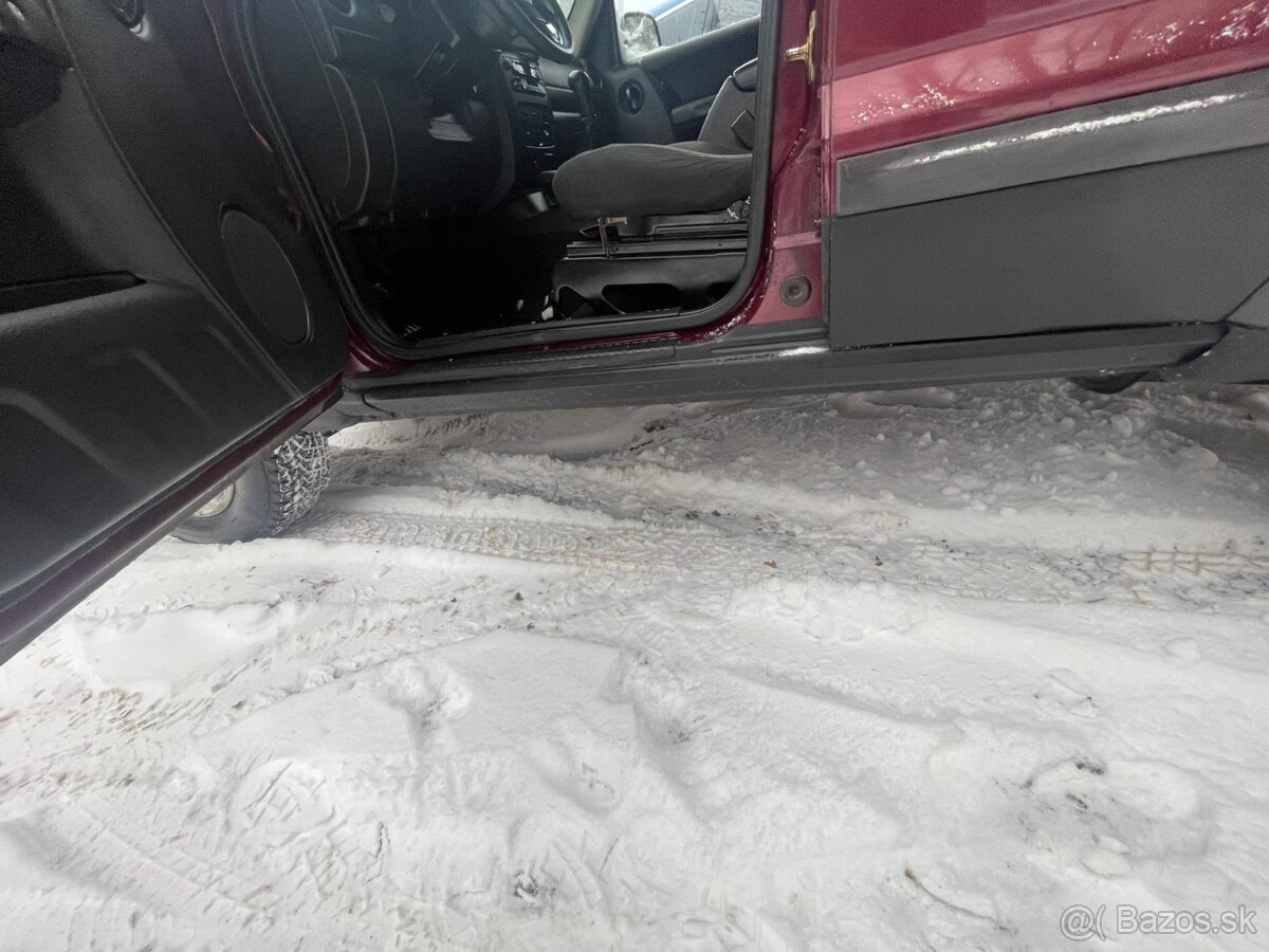 Jeep Cherokee KJ Liberty 2.5 CRD - 13