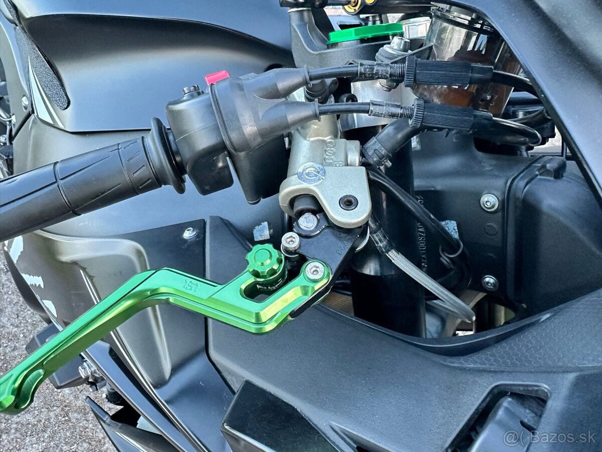 Kawasaki ZX10RR - 13