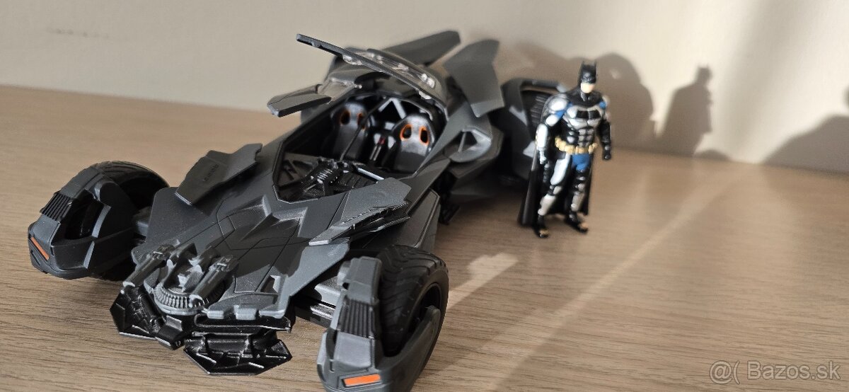 BATMAN JADA kovová kolekcia BATMOBILE, mierka 1:24 - 13