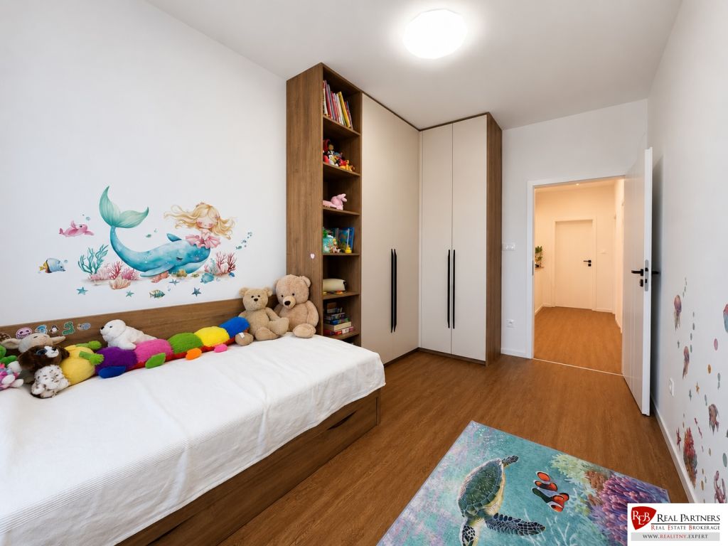 4- izbový byt na prenájom, 2 parkovacie miesta, záhrada, ROV – foto 8