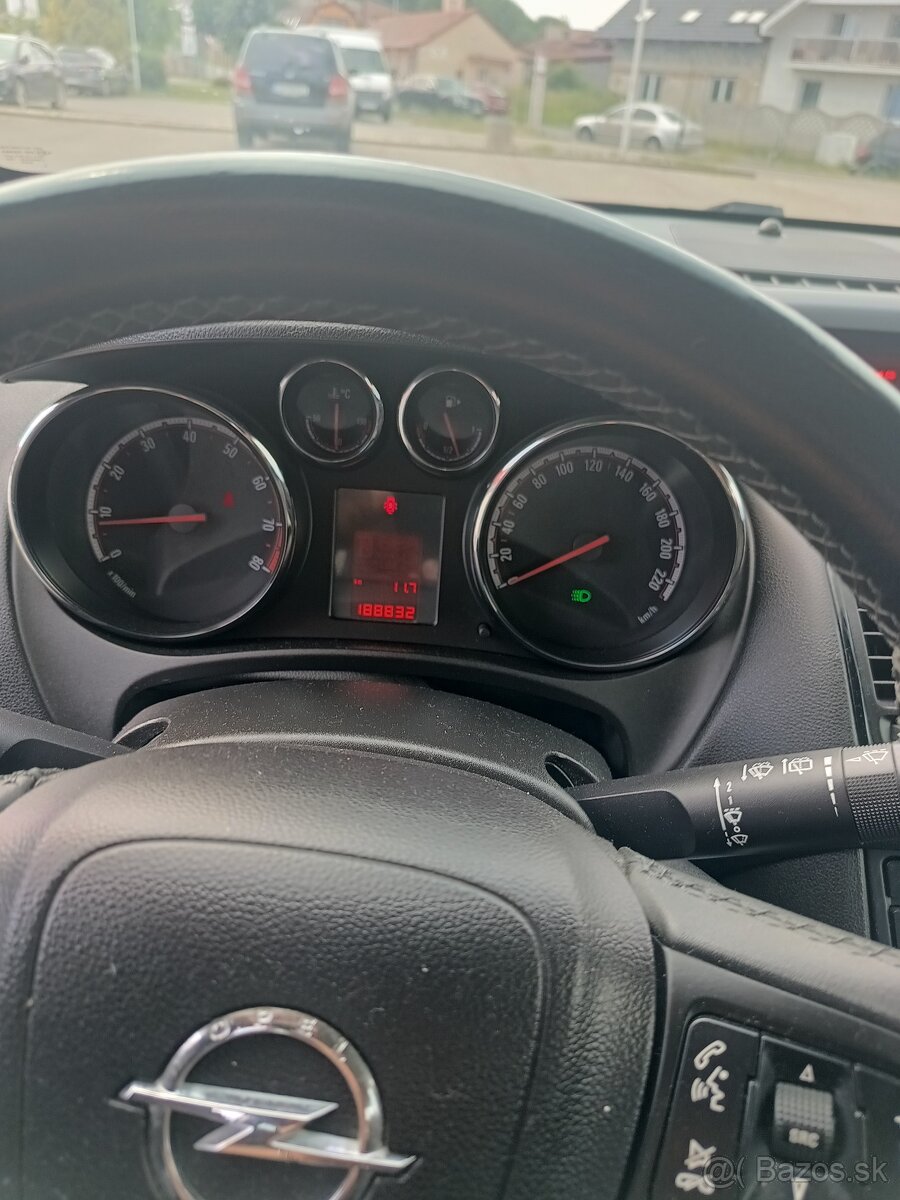 Opel Meriva 1.4 turbo benzín - 13