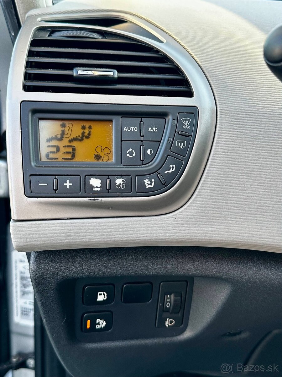 Citroën C4 Picasso - benzín, manuál - 13
