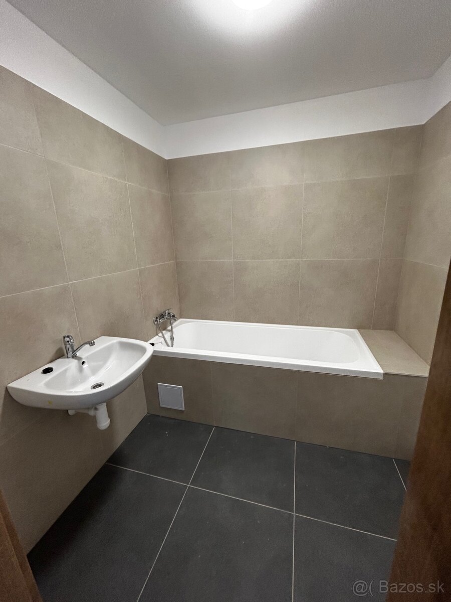 2- a 3- izbové byty do nájmu v Obytnom súbore Benát - 13