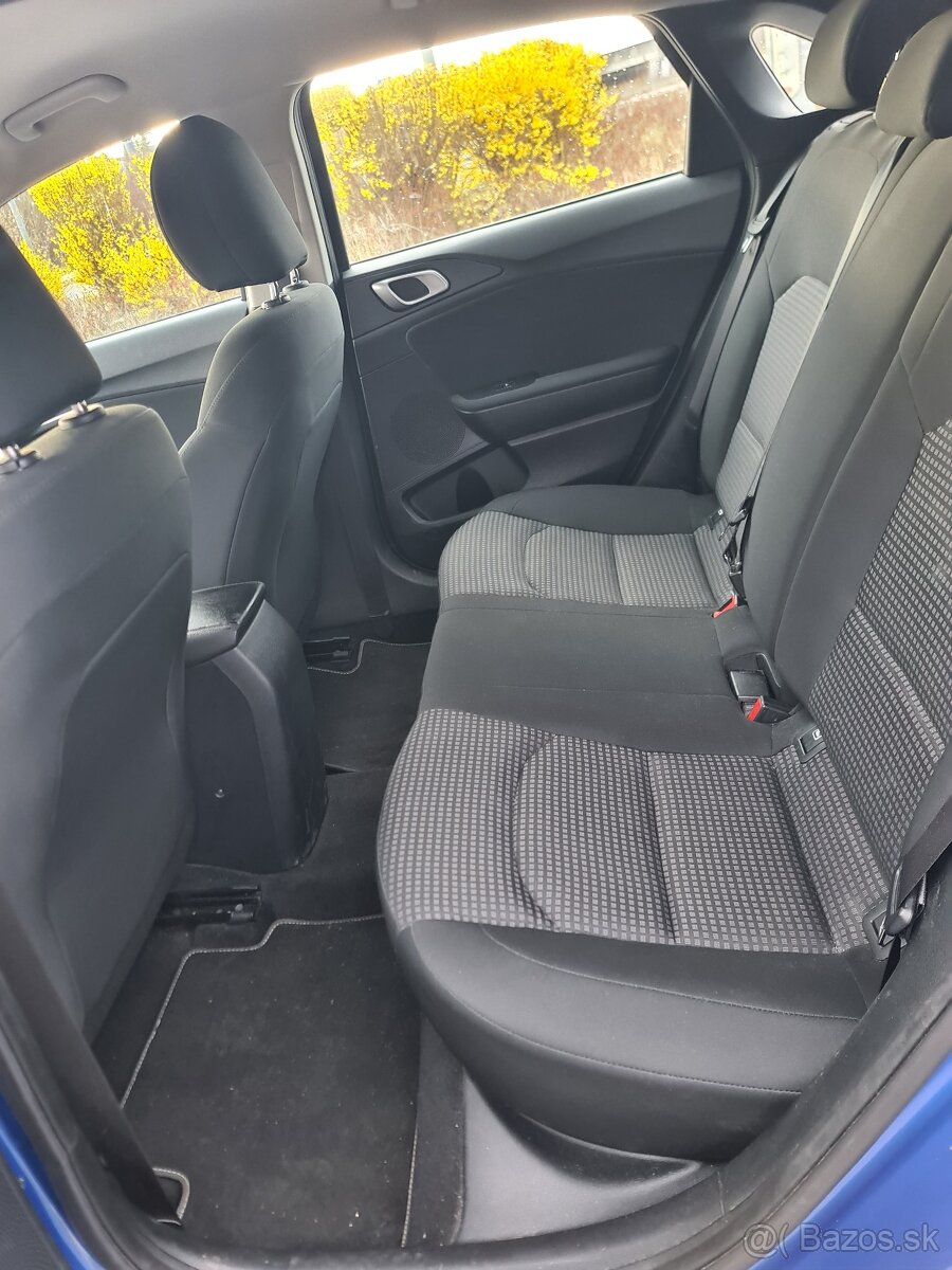 Predám Kia Ceed Amber 1.4 73 kw benzín - 13