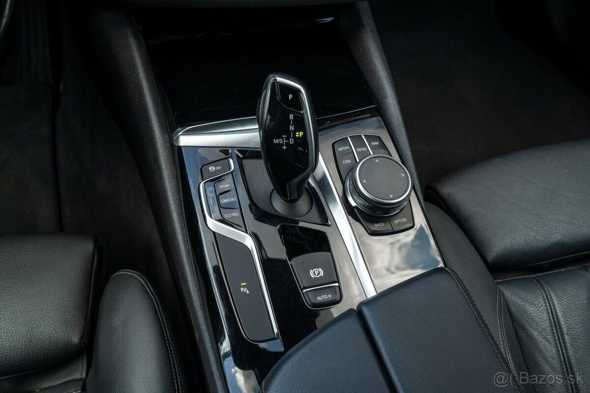 BMW 530d xDrive Touring - 13