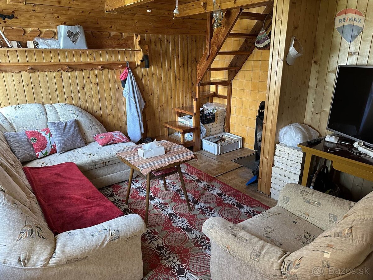 Záhrada s chatou v krásnom prostredí - 13