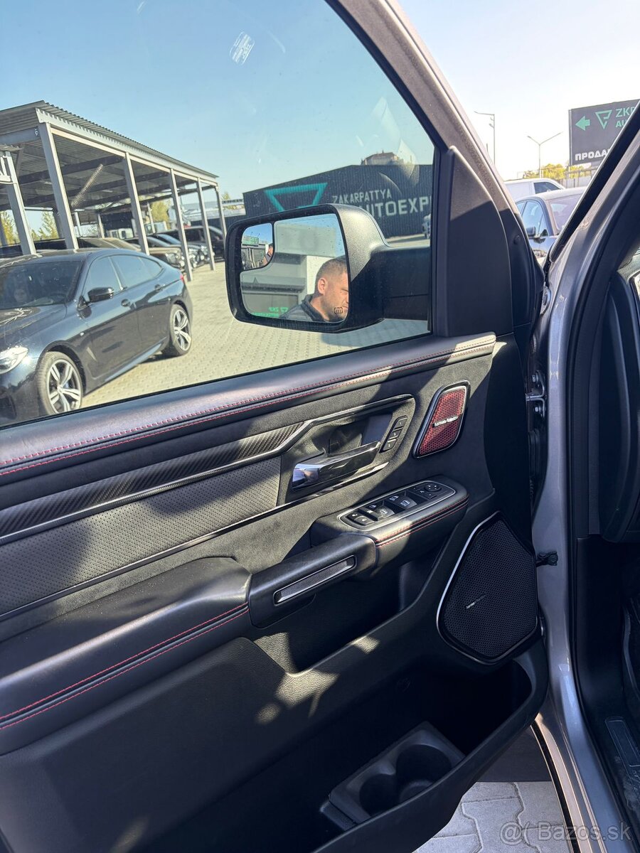 Dodge RAM TRX 6.2 - 13