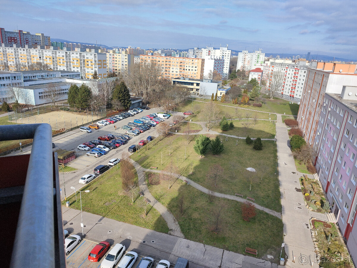 Prenájom bytu - 3-izbový - 13