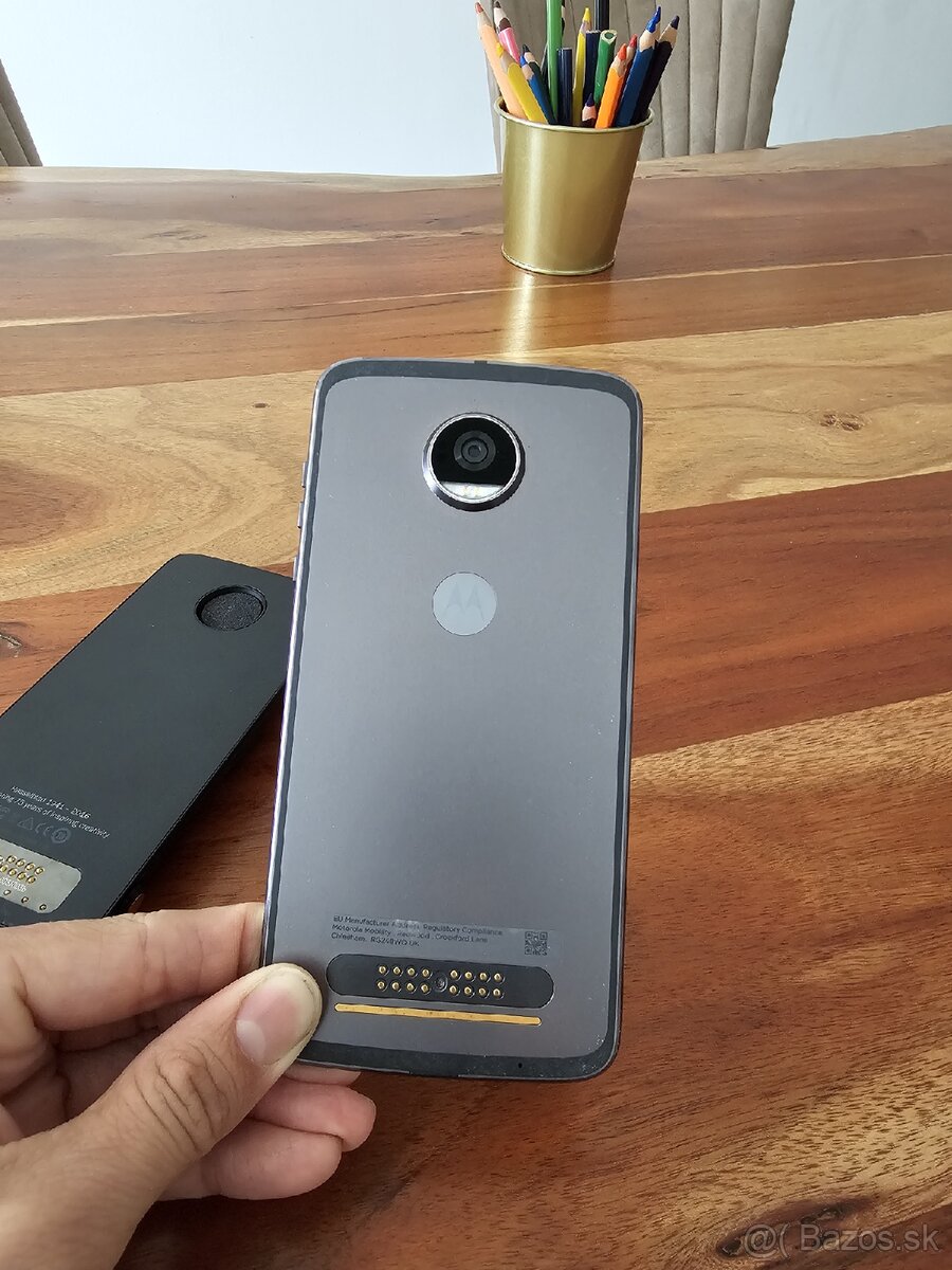 Motorola Moto Z2 Play + Hasselblad True Zoom - 13