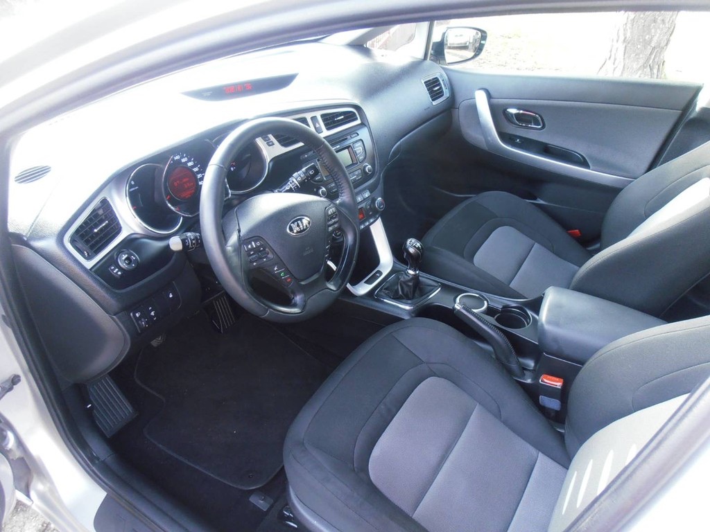 Kia Cee´d SW 1.6 GDI TX/Platinum - 13
