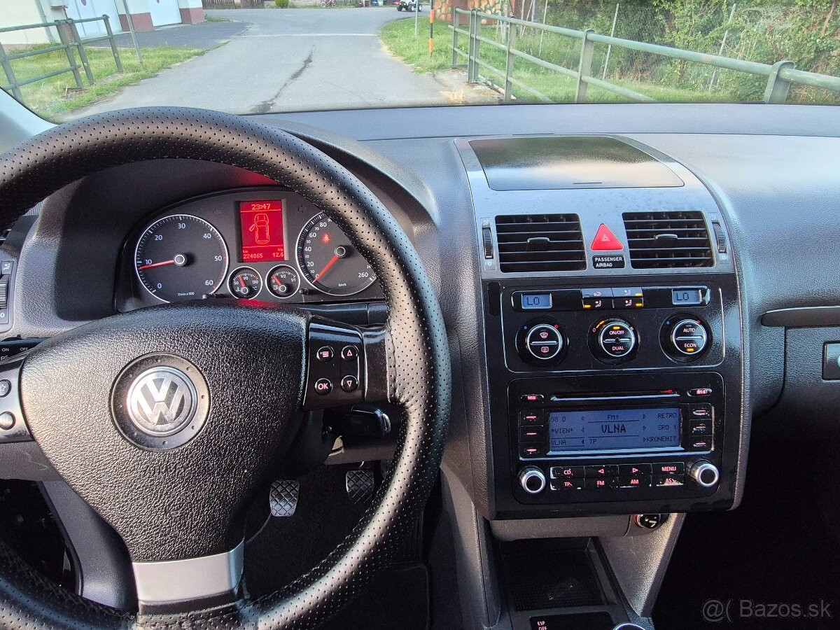 Touran CROSS1.9tdi 6RYCHLOSTNY - 13