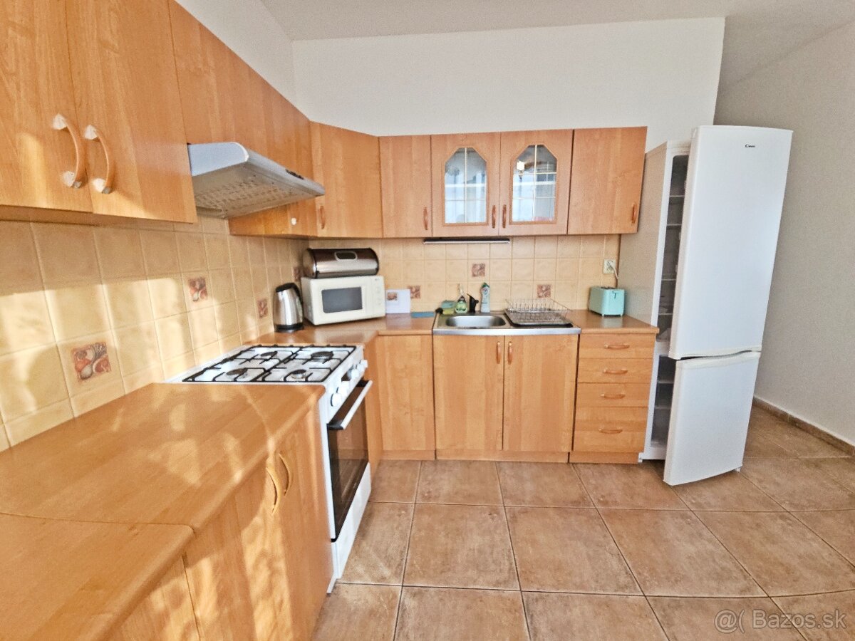 Veľký 2 izb. byt, 58m2 + loggia, prenájom, Krosnianska 77, K - 13