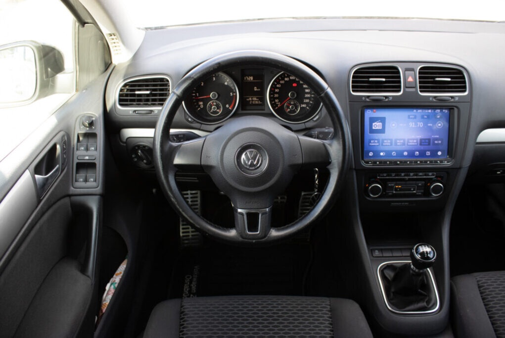 Volkswagen Golf 1.6 TDI z roku 2011 - 13