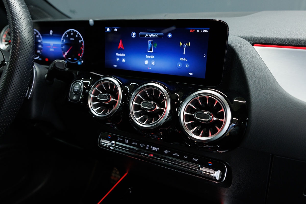 Mercedes-Benz GLA 200 AMG Line - 13