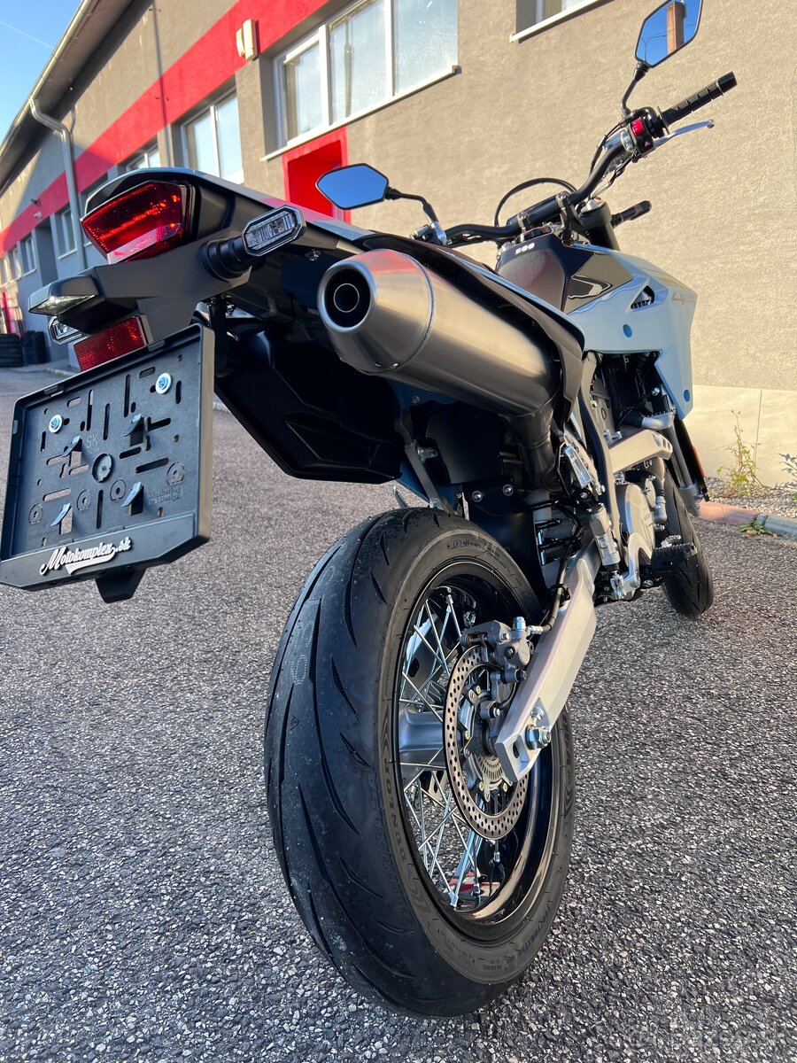 Suzuki DR-Z4 SM 2026 - 13