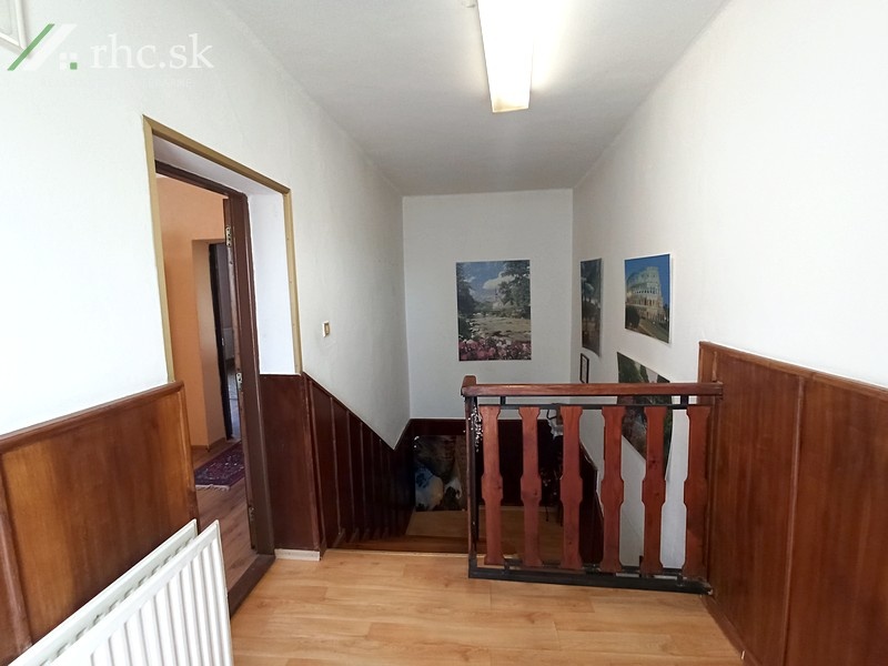 PRAKTICKÝ RODINNÝ DOM SO ZÁHRADOU - BREZNICA, OKR. STROPKOV - 13