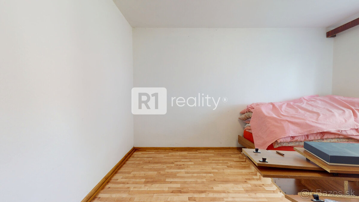 Rodinný dom s veľkým pozemkom 1779 m2 / Vaďovce pri Starej T - 13