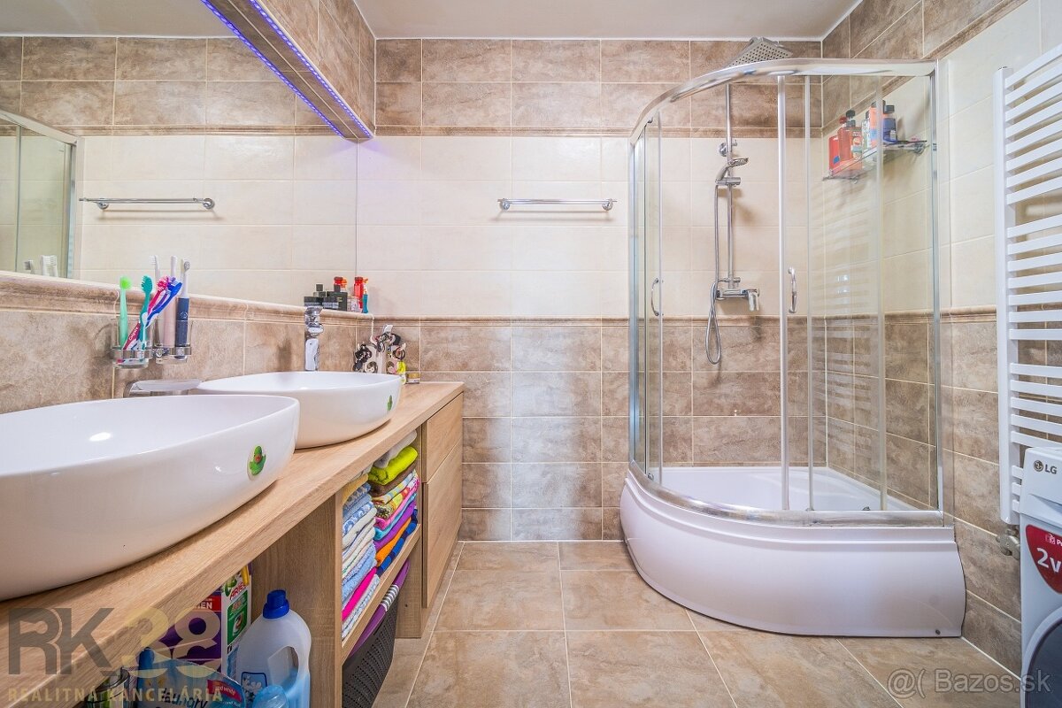 Priestranný 4-izbový byt v obľúbenej lokalite - 13
