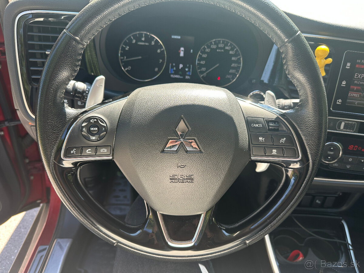 Outlander 2,0 CVT 4WD Instyle - 13
