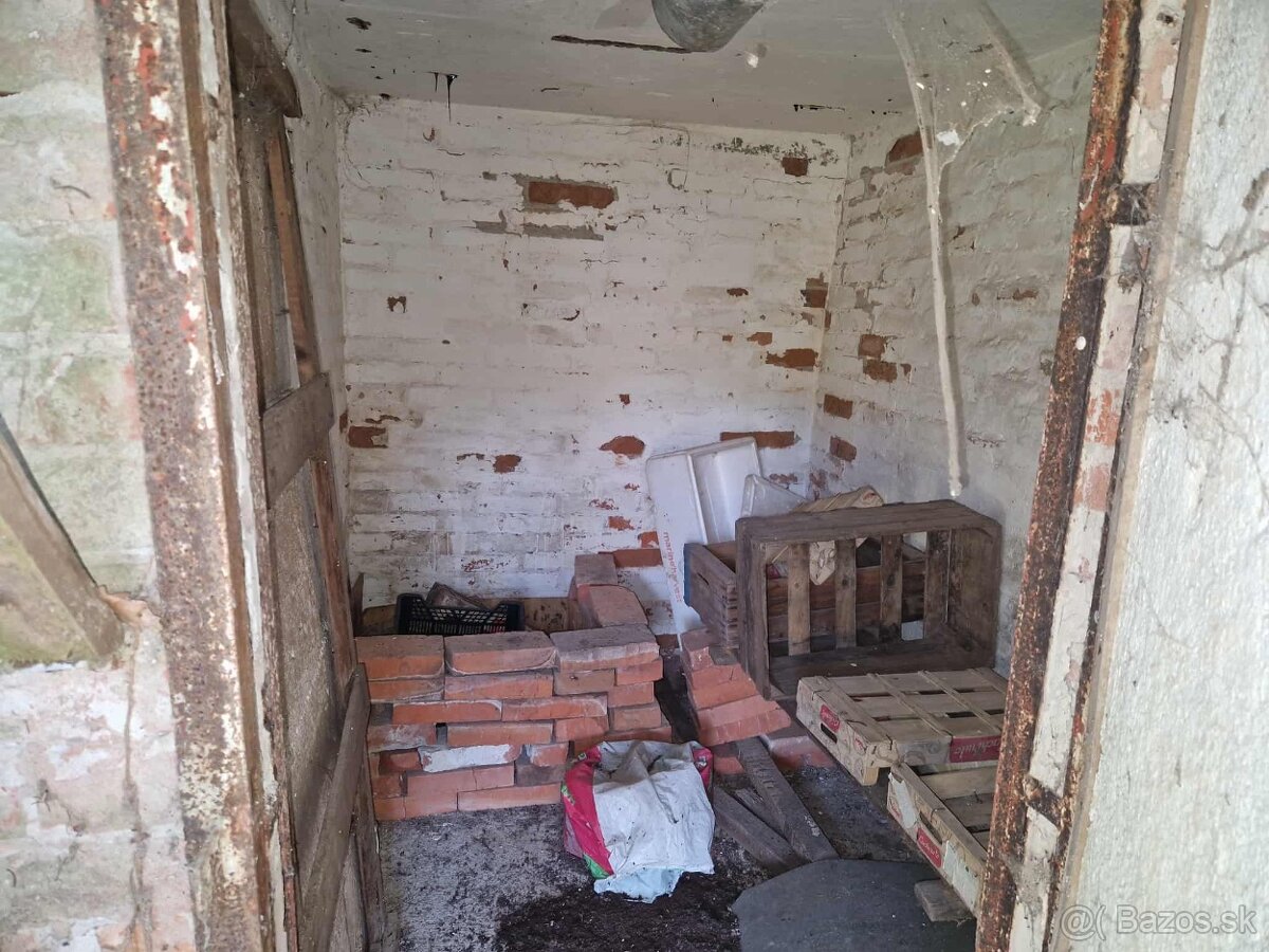 Na predaj zrubová chata so záhradou 1633 m2 v obci Bartošová - 13