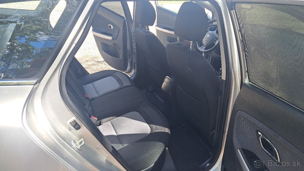 Kia Ceed sw 1,6 benzín - 13