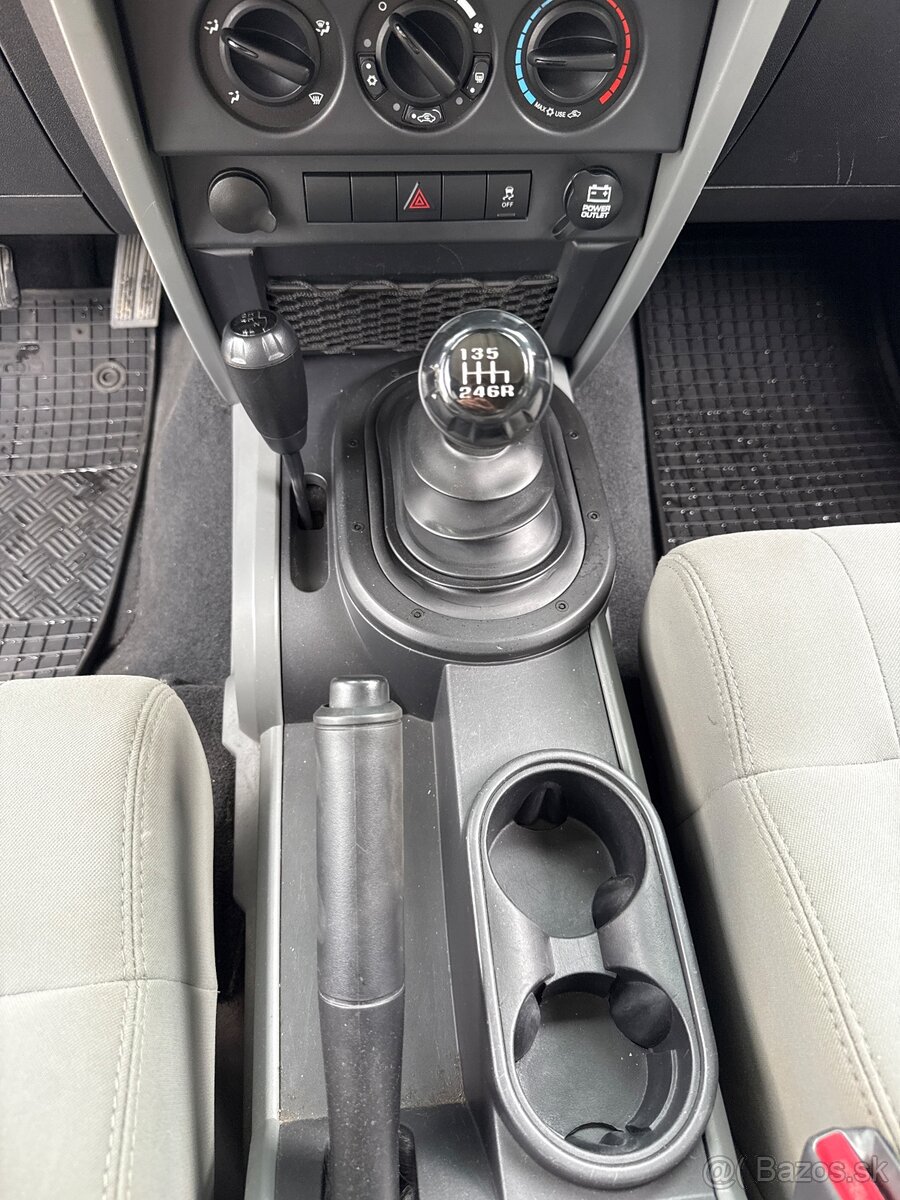 Jeep Wrangler 3.8 Sahara - 13