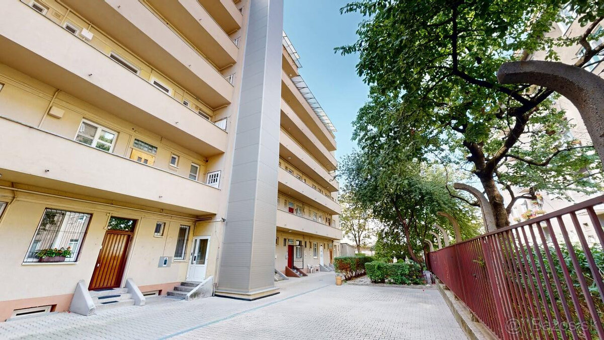 Štýlový 2i po rekonštrukcii pri Trnavskom mýte, províziu RK - 13