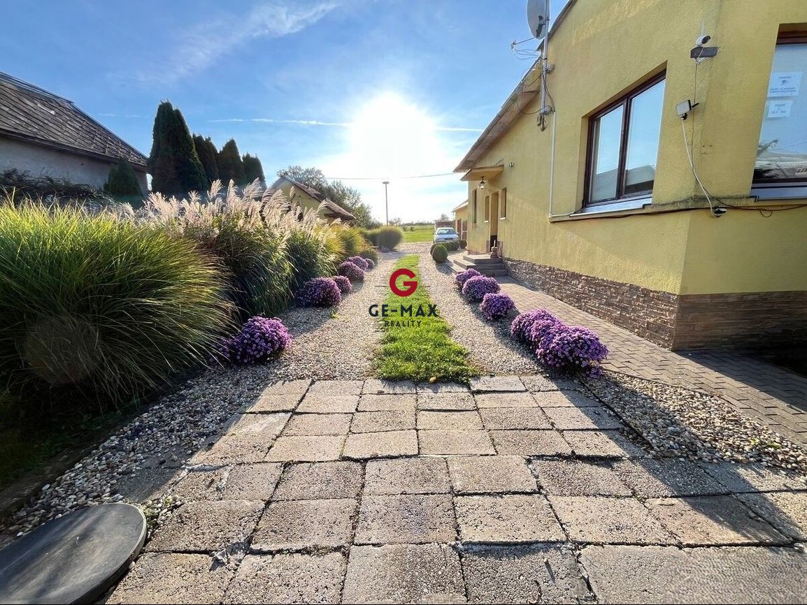 NA PREDAJ: kompletne moderný zrekonštruovaný rodinný dom v - 13