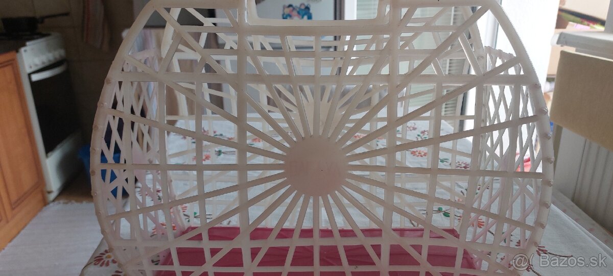 Hračky a poháre - 13