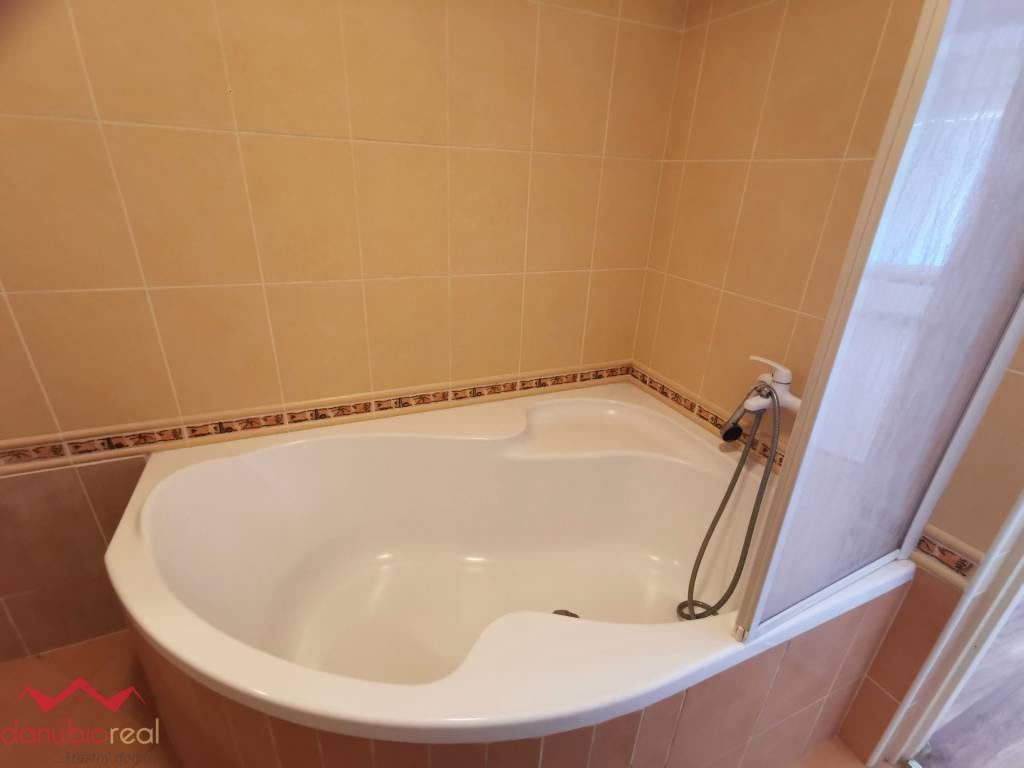 Na prenájom rodinný dom v Komárne - 13