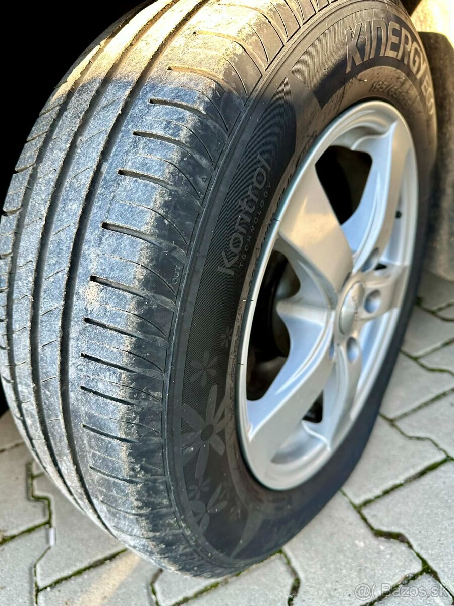 VW GOLF 5 . 1,6 benz - 13