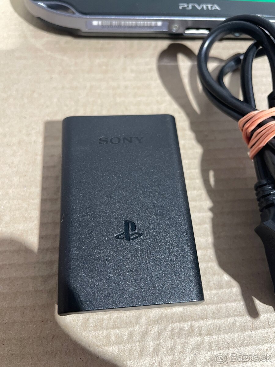 PS VITA PCH-1004 OLED displej -folia +8GB - 13