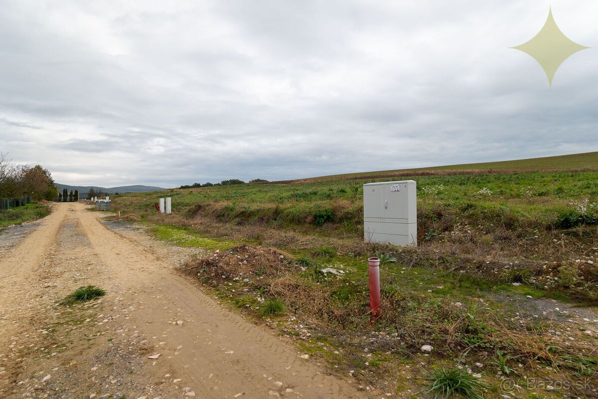 Exkluzívne na predaj nové stavebné pozemky s IS o veľkosti 8 - 13